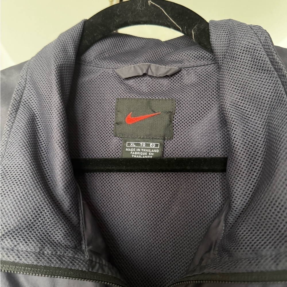 Vintage Nike windbreaker jacket dark navy/black and yellow reflective stripes - Picture 7 of 10